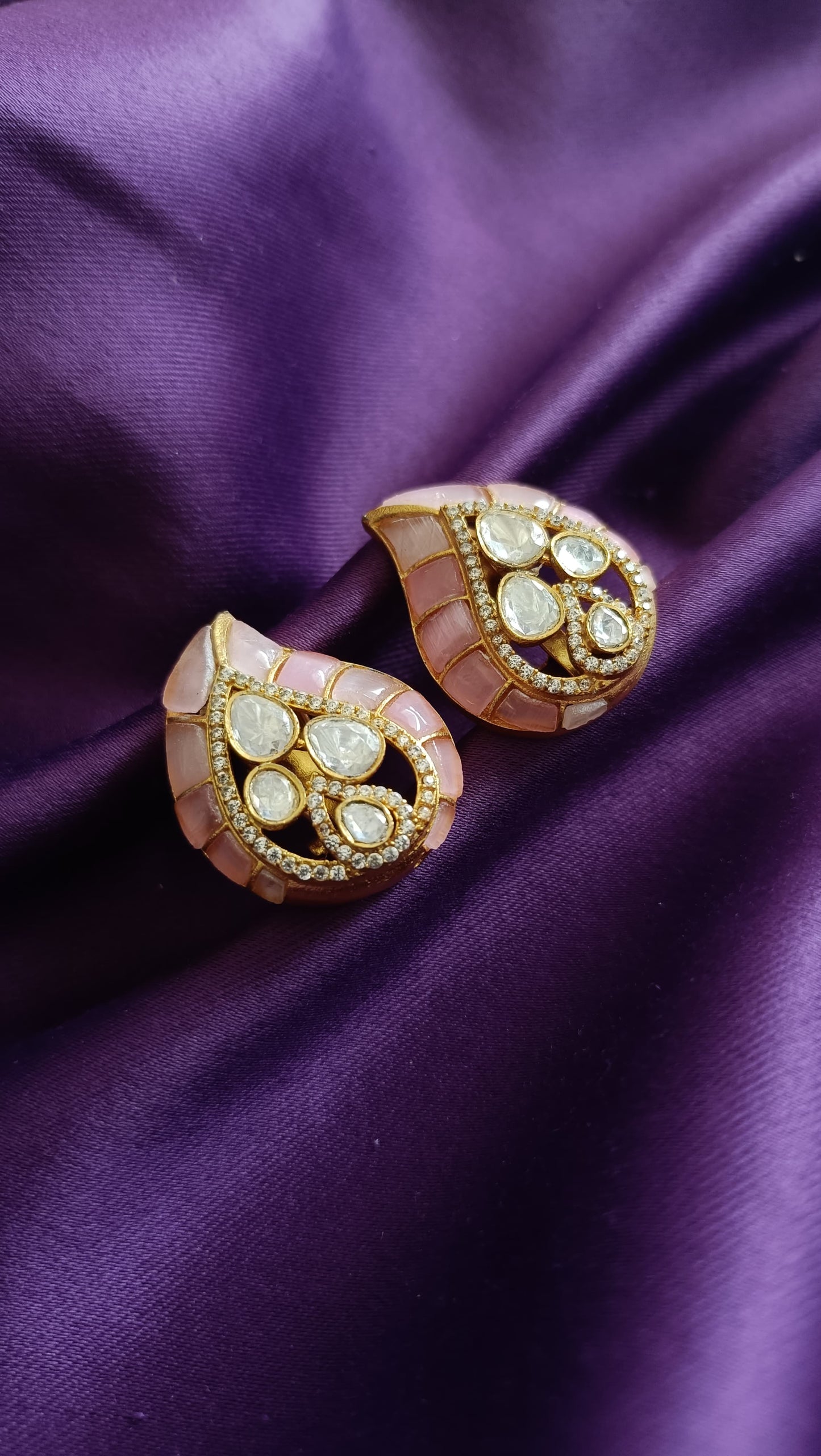 Gulchaand studs