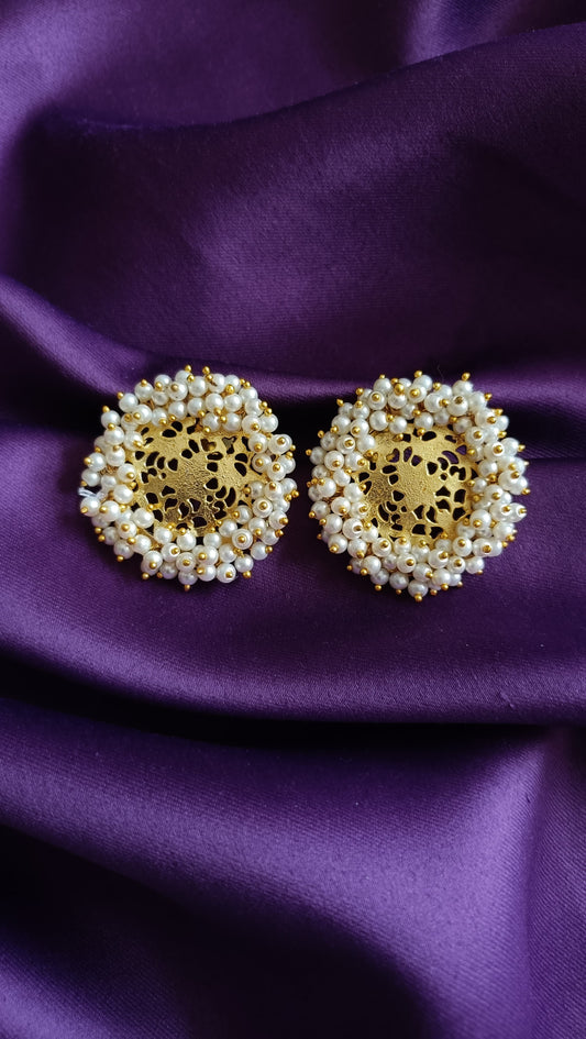Sunehri Moti studs
