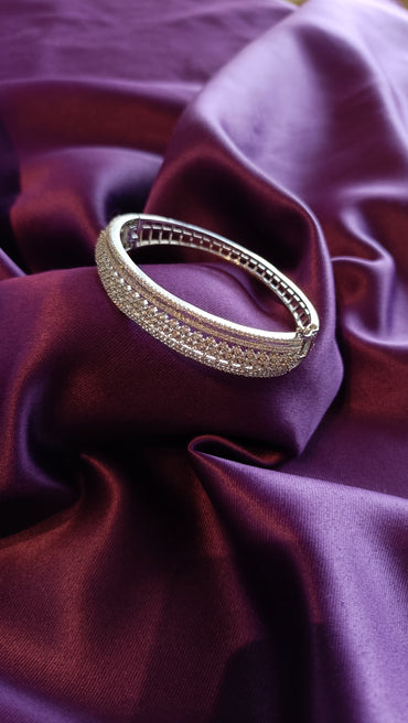 Symmetry Diamond Band