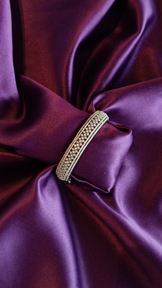 Symmetry Diamond Band