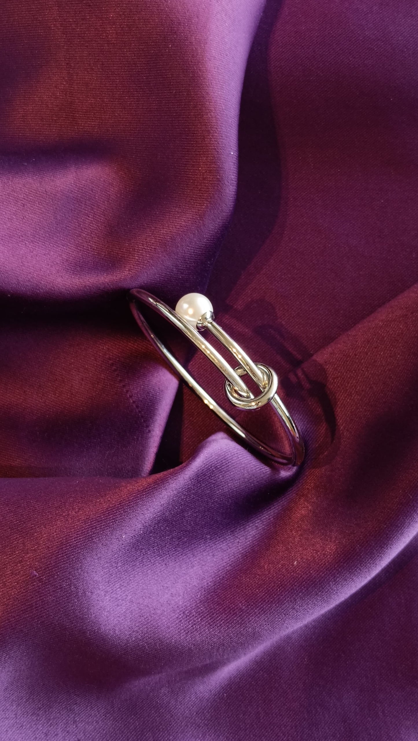 Interlocked Pearl Bracelet