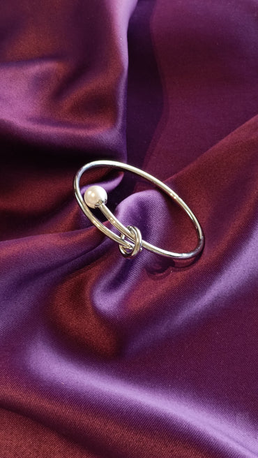 Interlocked Pearl Bracelet