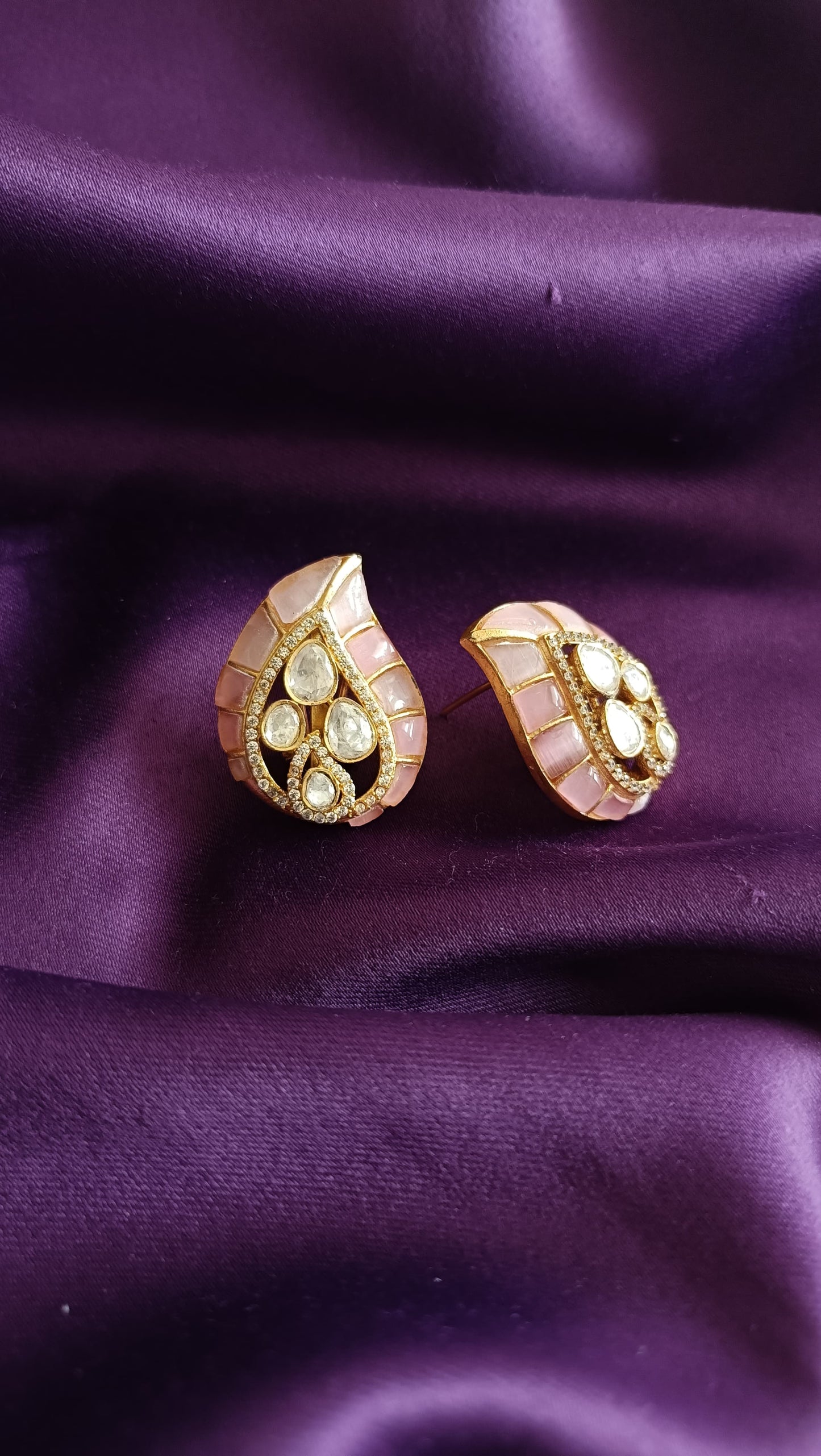 Gulchaand studs