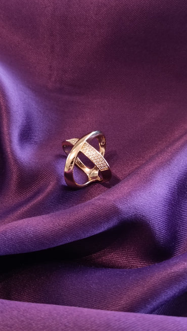 Gleam Curve Ring