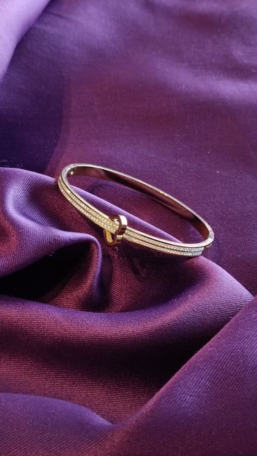 Heart Loop Bracelet