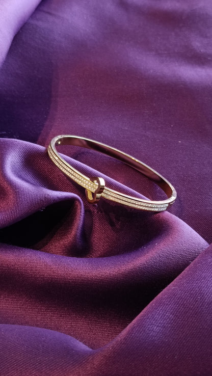 Heart Loop Bracelet
