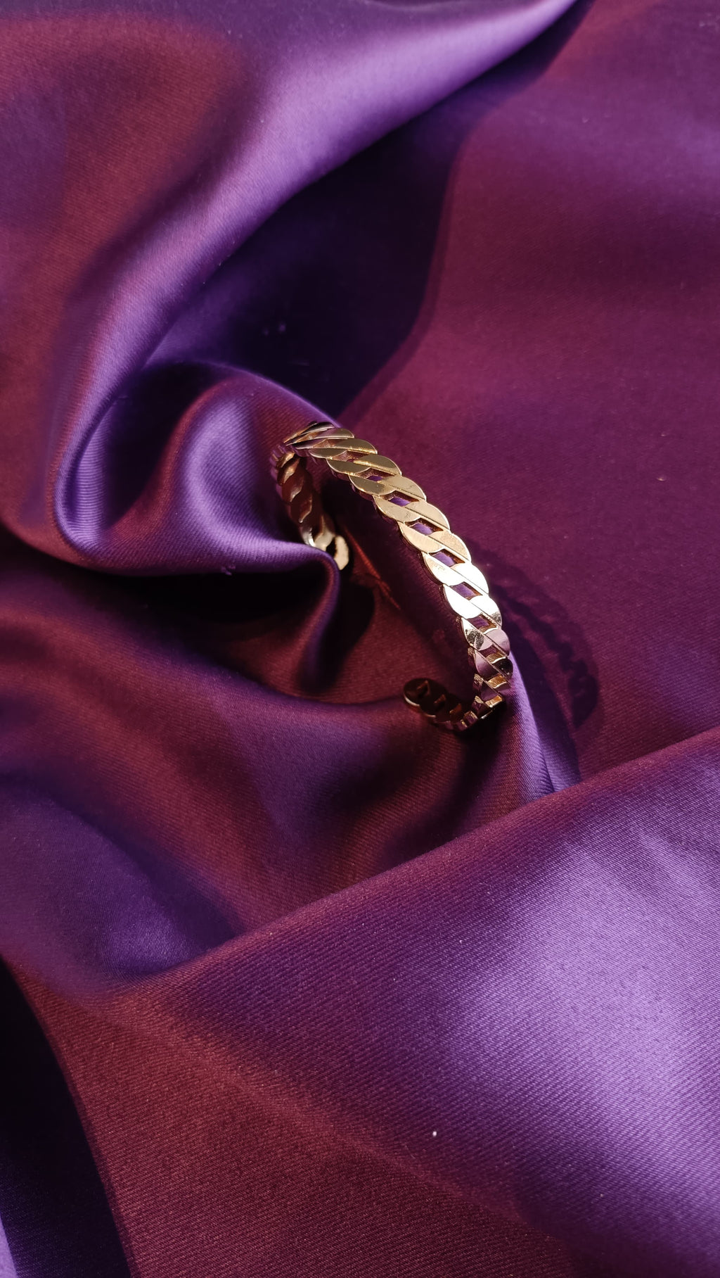 Gold Interlink Chain Bracelet