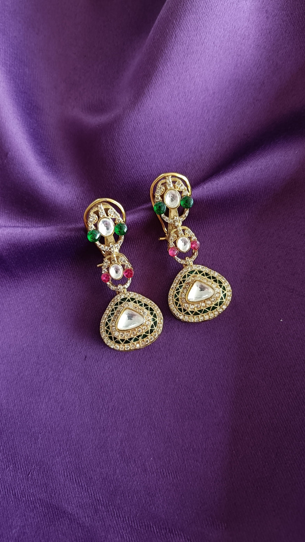 Gold Kundan Polki Ruby & Emerald Maangtikka flat lay on purple fabric showing chain and hook