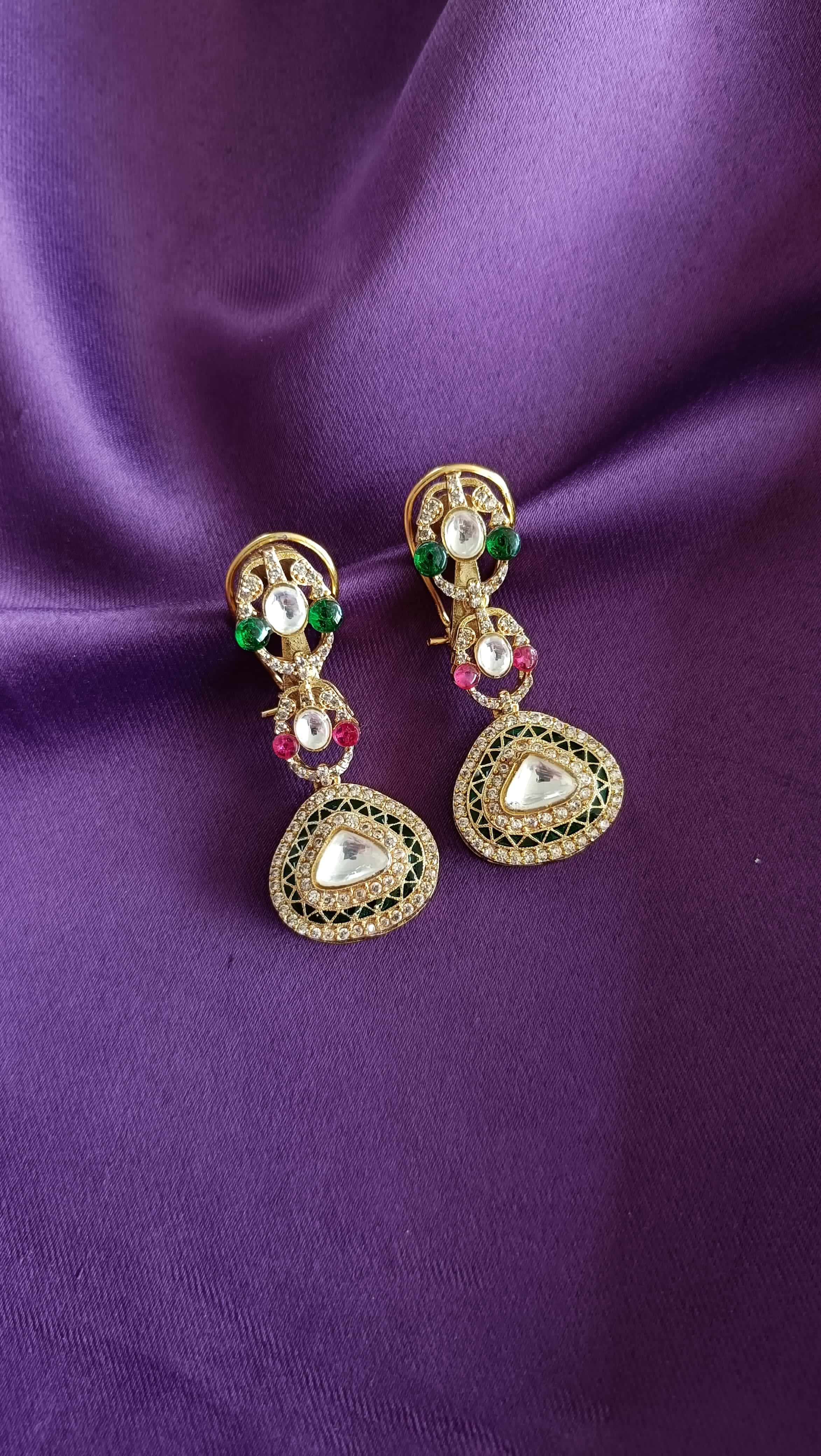 Gold Kundan Polki Ruby & Emerald Maangtikka flat lay on purple fabric showing chain and hook