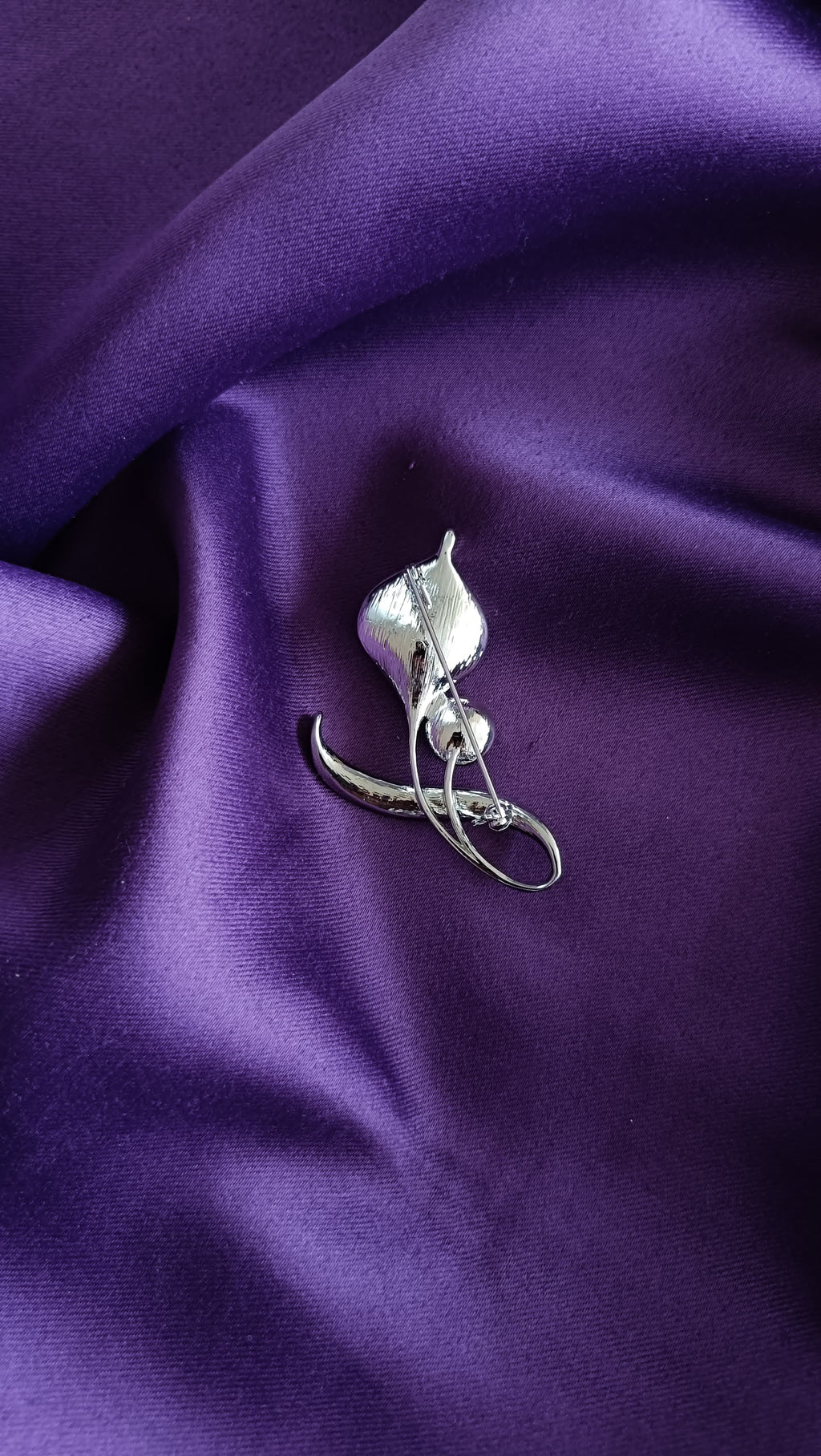 Silver Blue Topaz Crystal & Pavé Double Bloom Lapel Brooch Pin reverse side flat lay on purple fabric showing pin back closure