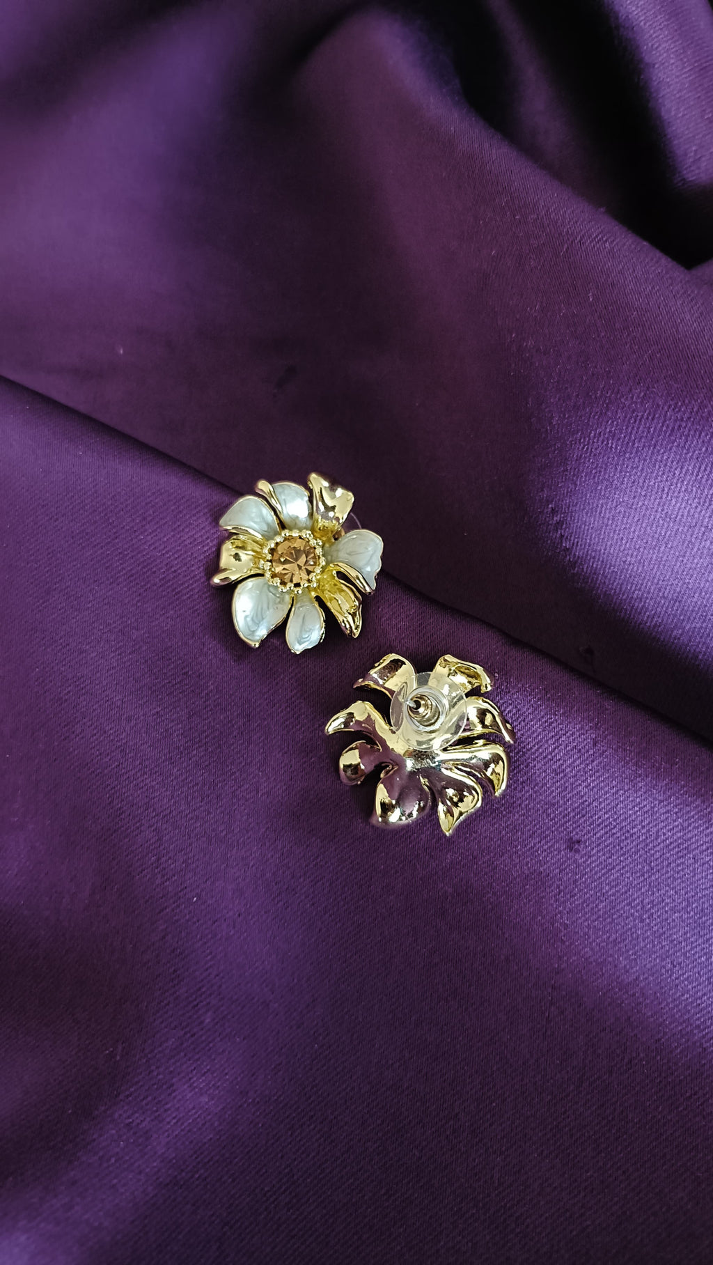 White Crystal Daisy Stud Earrings