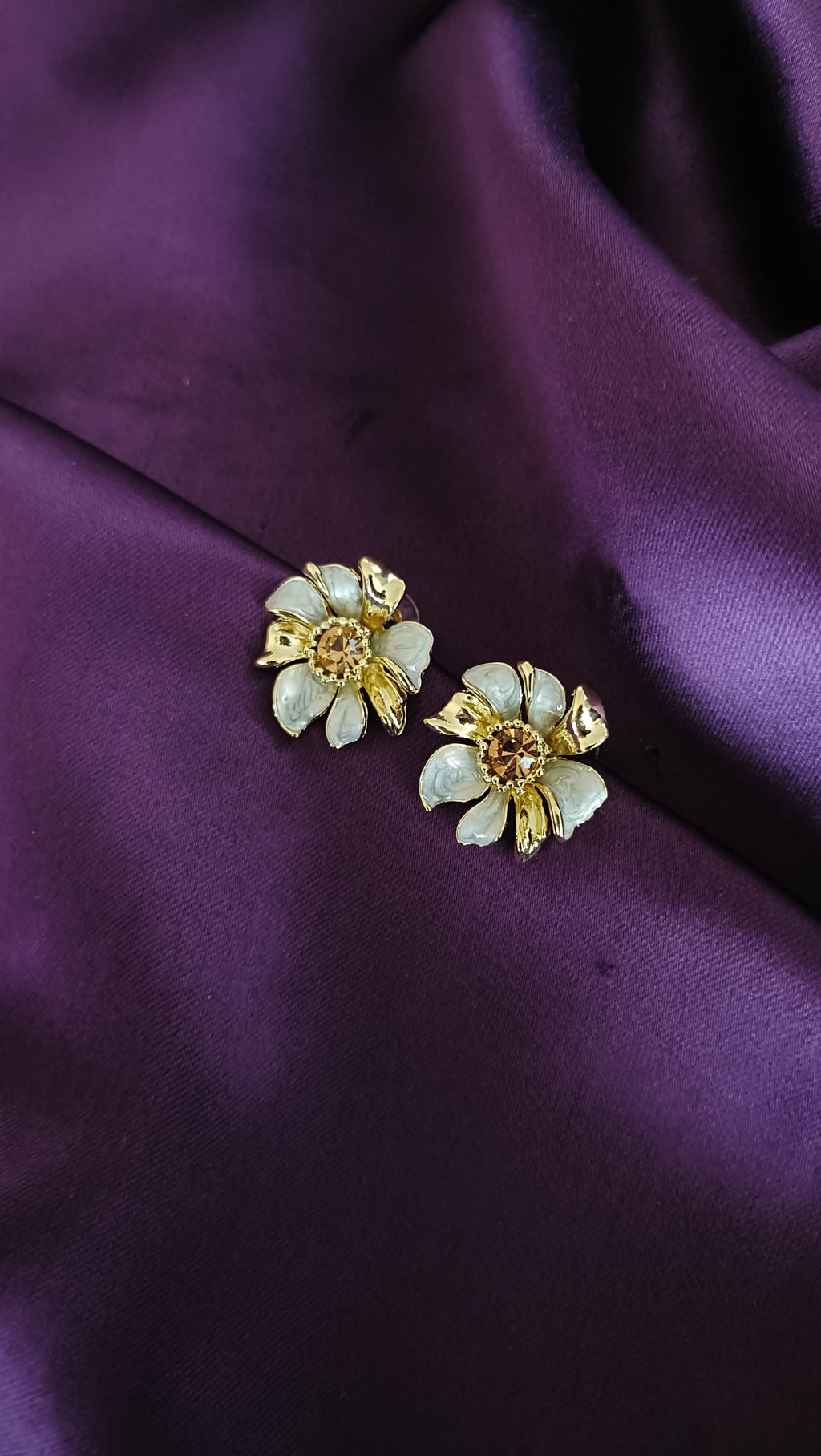 White Crystal Daisy Stud Earrings