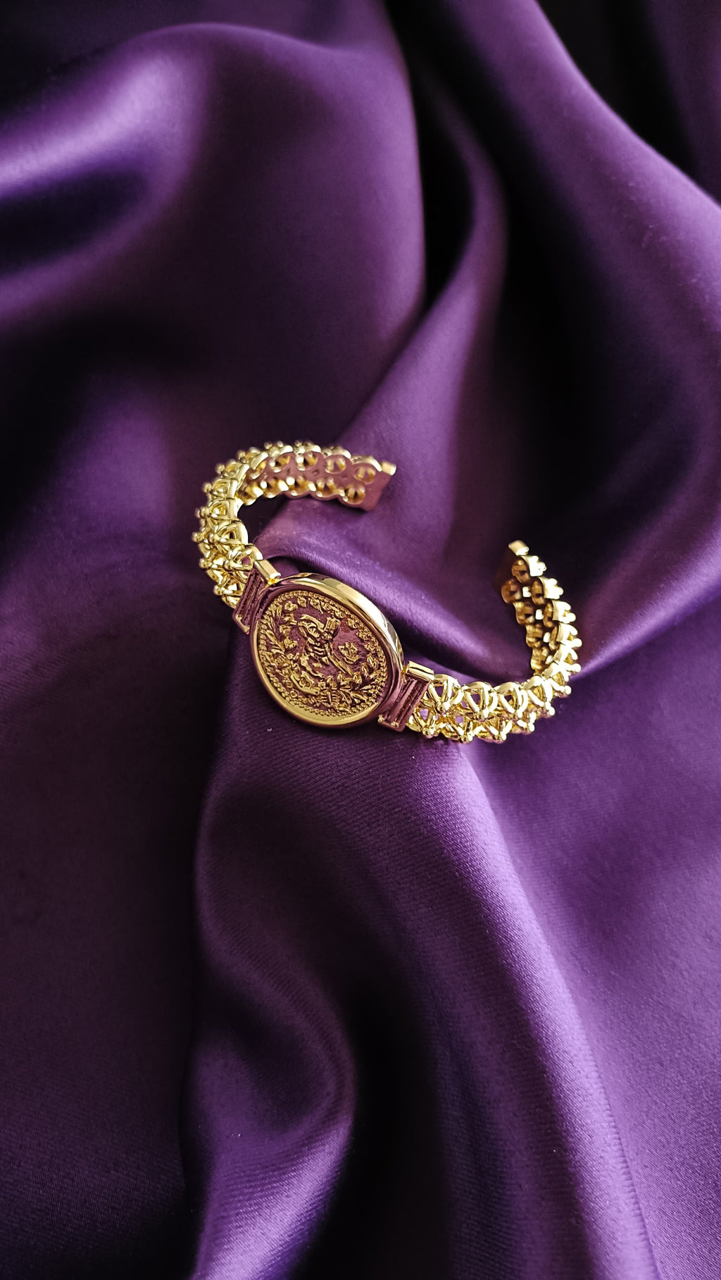 Gold Plated Floral Coin Medallion Chain Bracelet